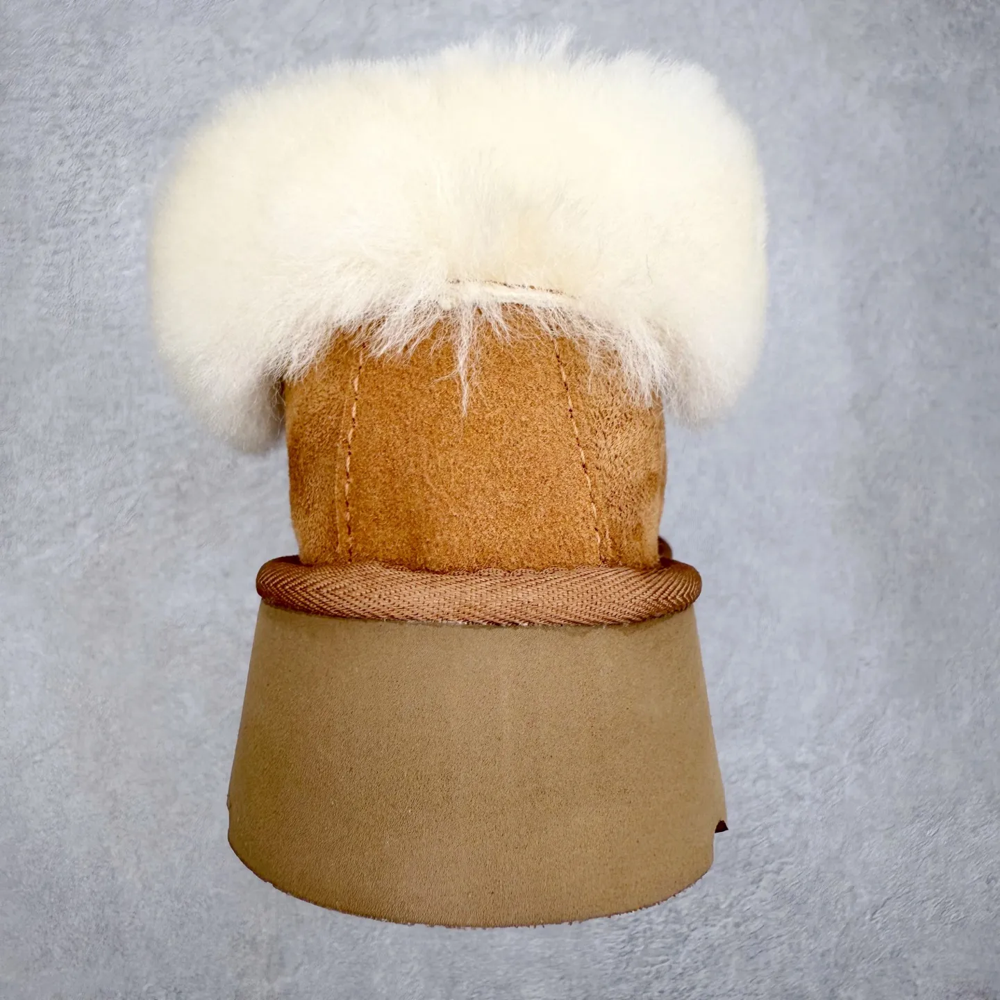 Pick up locally 💰520 UGG 4810H Tatsu special thick-soled autumn and winter sheep fur integrated snow boots. All shoes are made of ZP same factory. Longfeng A-grade Australian imported sheep fur integrated brand OEM production line. Fully follow the ZP process. OEM original pattern maker. Adhering to the principle of no original shoes and no development selection. Pay attention to every detail. The most authentic version on the market TREADLITE "Light Wing" technology outsole Lightweight/durable/flexible/pile size: 35 36 37 38 39 40 Coding: by2936070